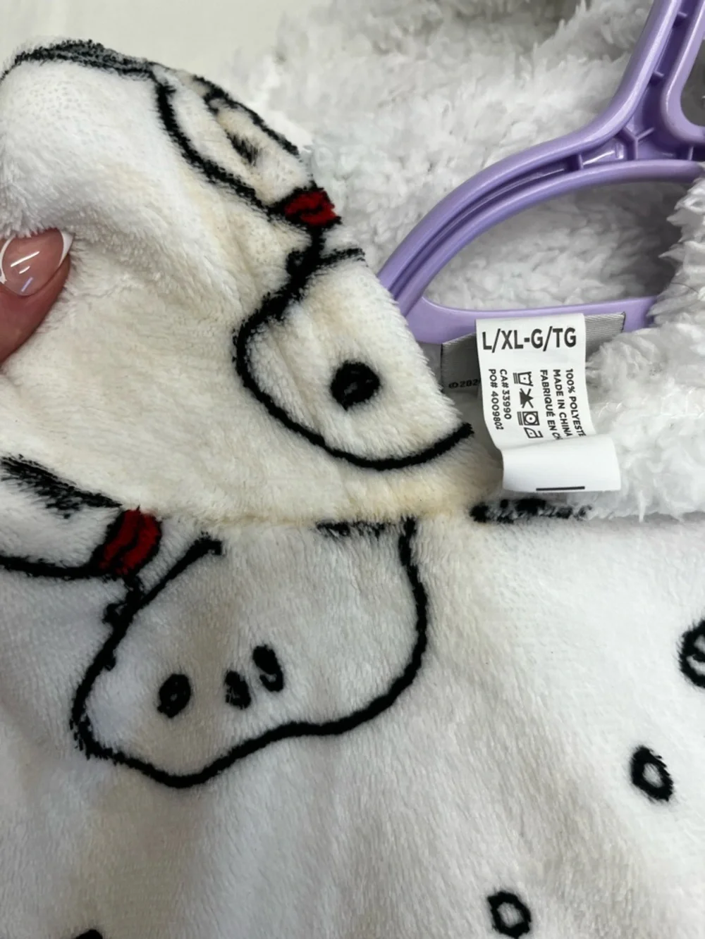 Peanuts Cozy fleece hoodie/blanket-style top featuring Snoopy - Picture 6 of 6